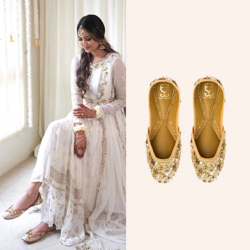 Sonakshi Sinha in Goldiloves Juttis